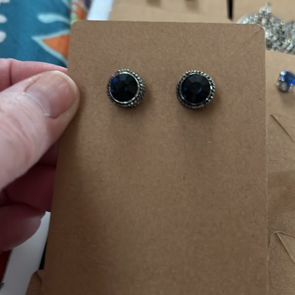 Earring bundle - Picture 11 of 11